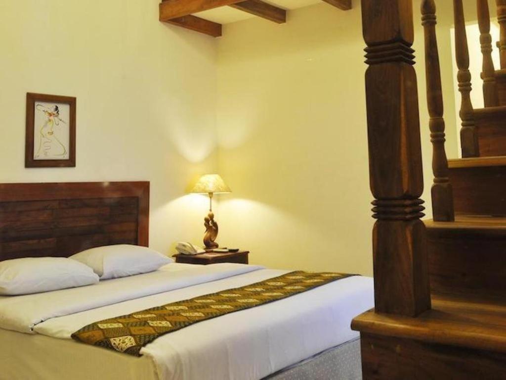 Bukit Daun Hotel And Resort Kediri  Exterior photo