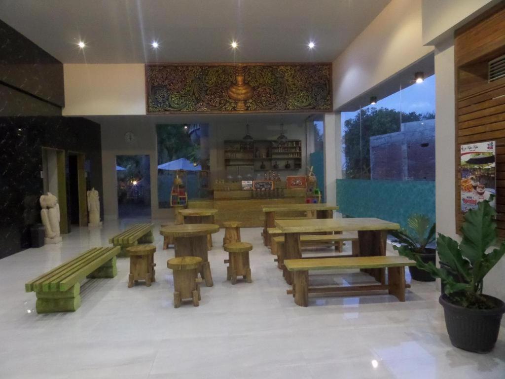Bukit Daun Hotel And Resort Kediri  Exterior photo