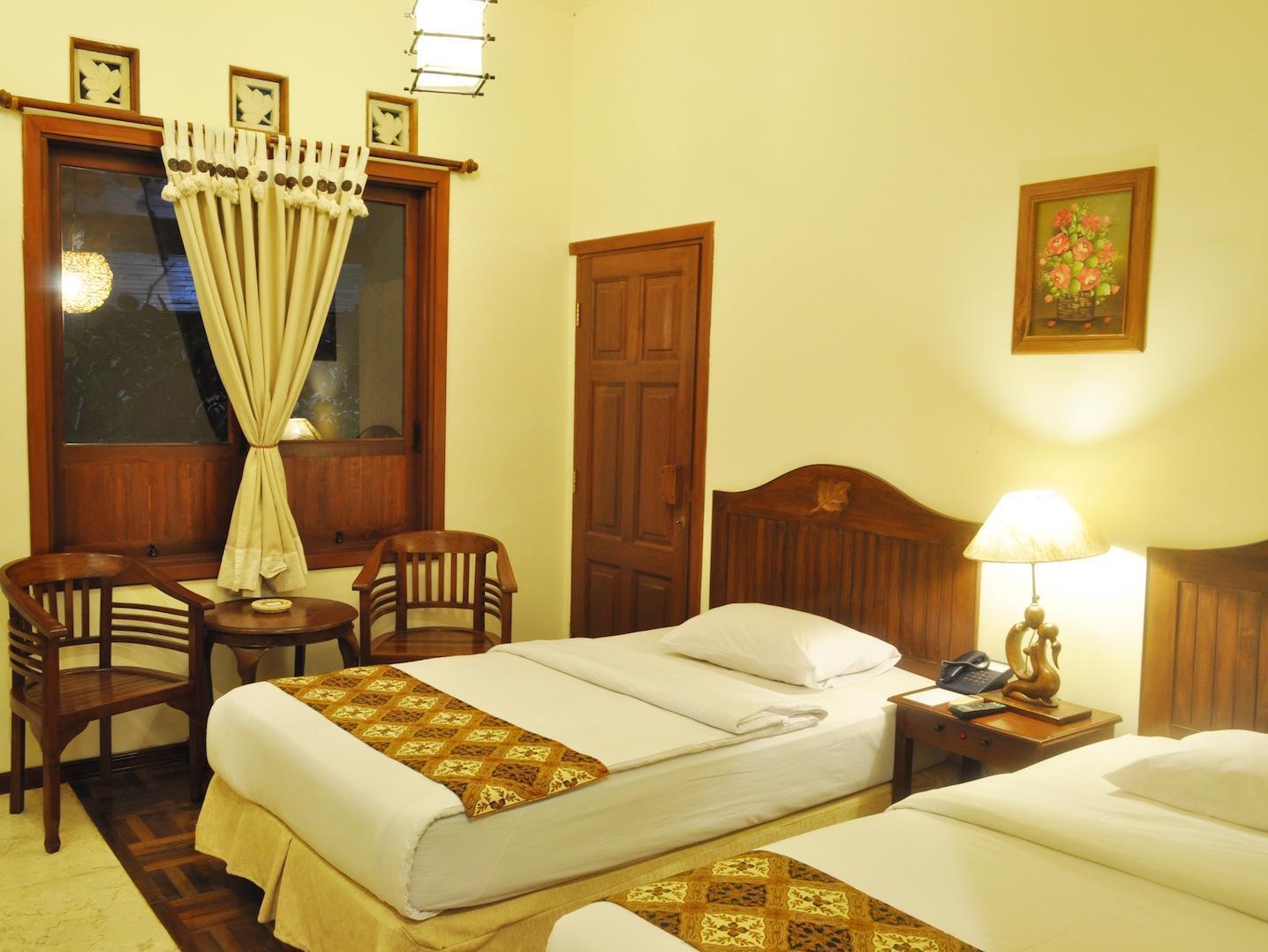 Bukit Daun Hotel And Resort Kediri  Exterior photo