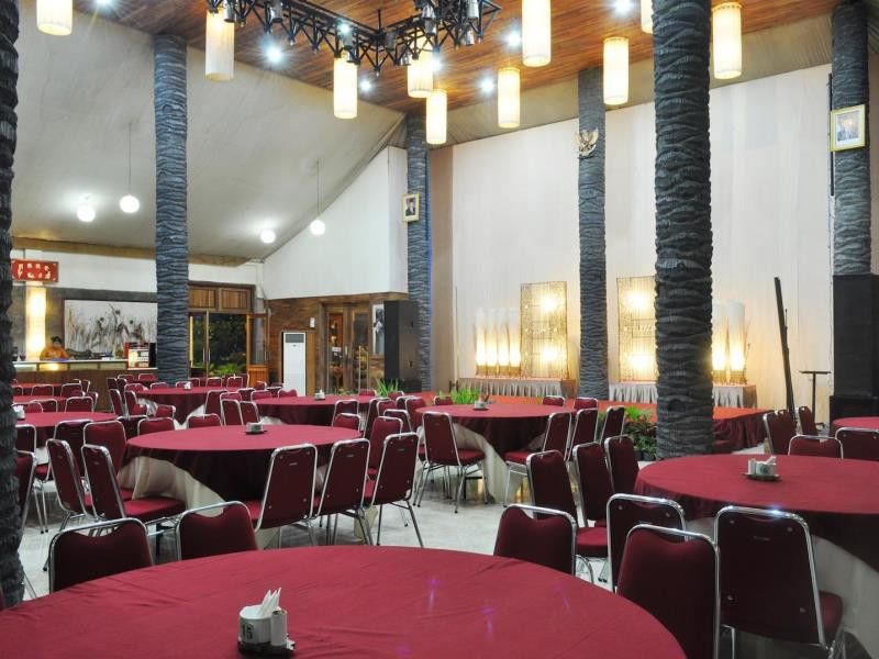 Bukit Daun Hotel And Resort Kediri  Exterior photo