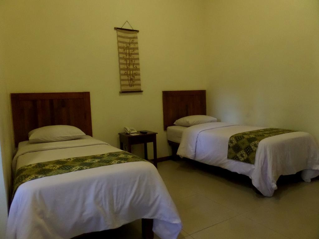Bukit Daun Hotel And Resort Kediri  Exterior photo