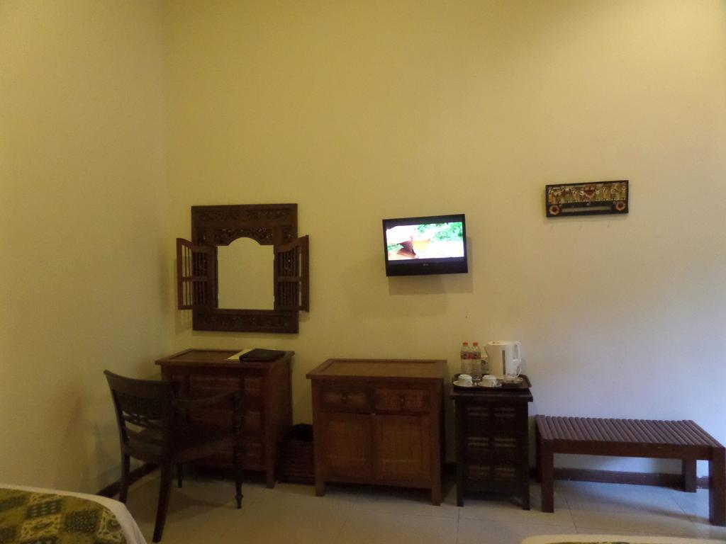 Bukit Daun Hotel And Resort Kediri  Exterior photo
