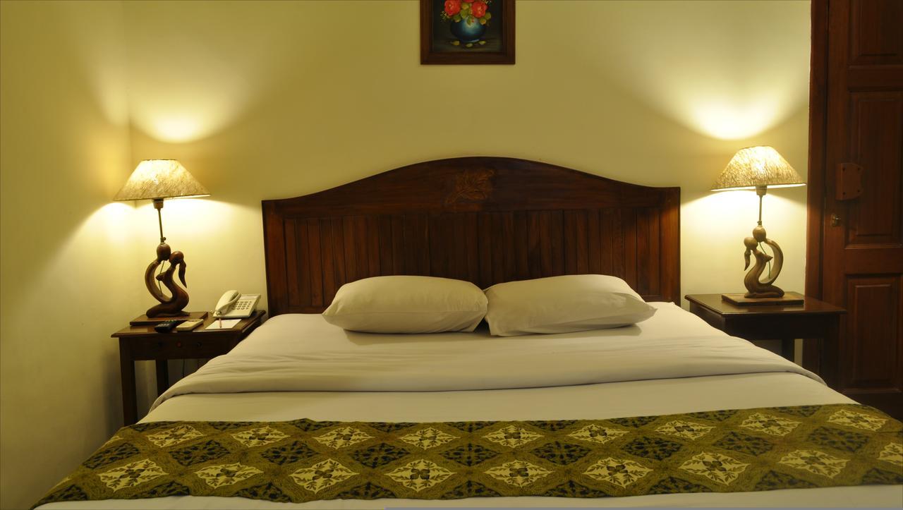 Bukit Daun Hotel And Resort Kediri  Exterior photo
