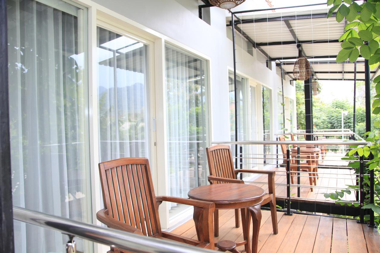 Bukit Daun Hotel And Resort Kediri  Exterior photo