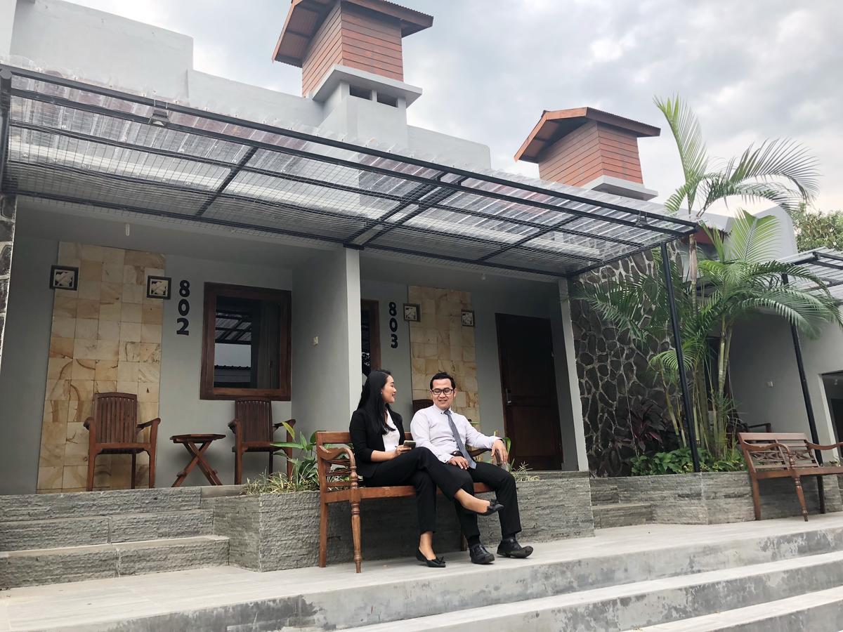 Bukit Daun Hotel And Resort Kediri  Exterior photo