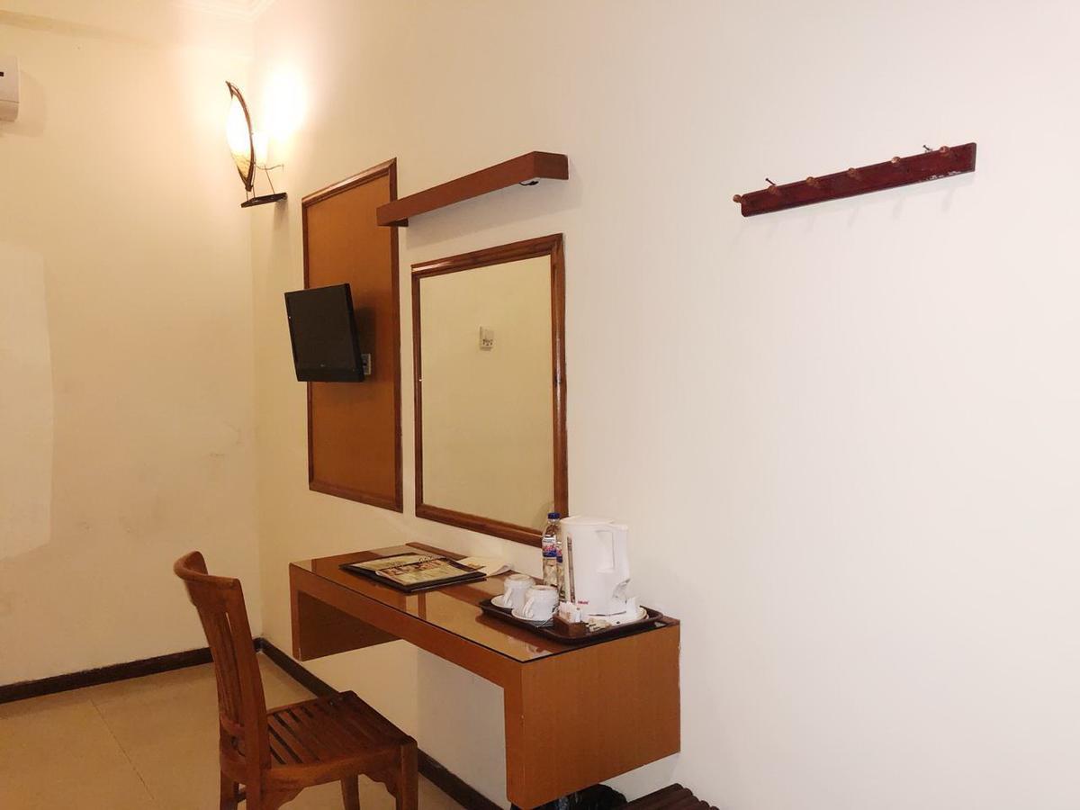 Bukit Daun Hotel And Resort Kediri  Exterior photo