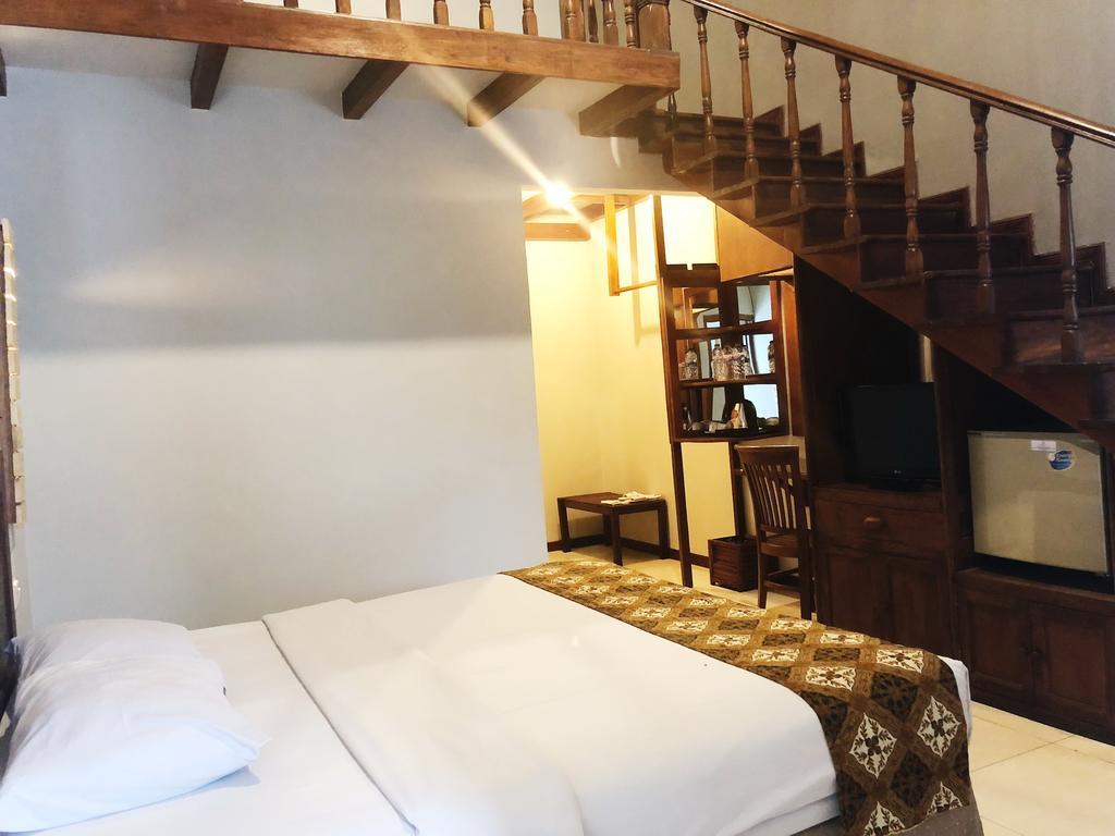 Bukit Daun Hotel And Resort Kediri  Exterior photo